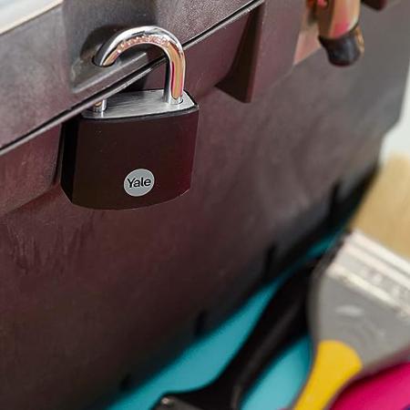 YE3B-38-119-1-BK Yale Padlock Aluminium Padlock, 6mm Shackle, 42mm Body
