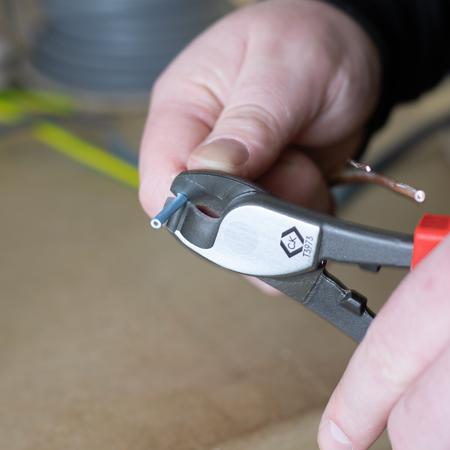 T3973-210 CK T3973 210 VDE/1000V Insulated Cable Cutters