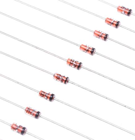1N5245BTR onsemi, 15V Zener Diode 5% 500 mW Through Hole 2-Pin DO-35