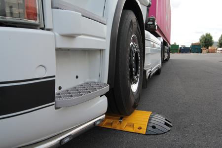 HD700JA Viso Rubber Speed Bump, 500 mm x 500mm x 70 mm, 15km/h Speed Limit