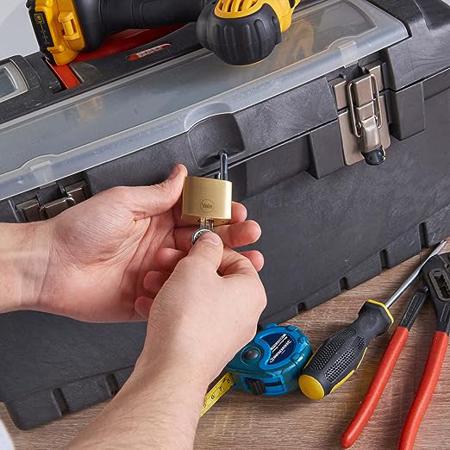 Y110B-40-122-2 Yale Padlock Brass Padlock, 6.3mm Shackle, 40mm Body