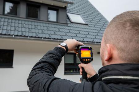 0563-8836 testo 883-2 Kit Thermal Imaging Camera Kit, -30 → 650 °C, 320 x 240pixel Detector Resolution