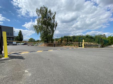 RWX2050NJ Viso Black Polypropylene, Steel Wall Mount Barrier, 20m, Black/Yellow Tape