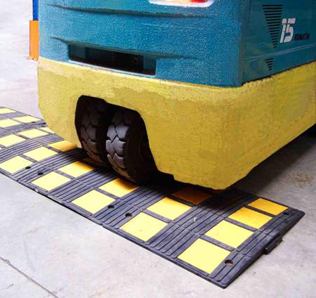 204-1760 RS PRO Rubber Speed Bump, 500 mm x 600mm x 20 mm, 5km/h Speed Limit