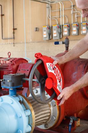 CGV-13 Brady Red ABS Gate Valve Lockout, 9.53mm Shackle, 330mm Attachment