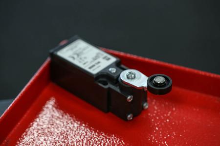 902-6856 IP65 Snap Limit Switch Roller Lever Thermoplastic Fibreglass, NO/NC, 400V