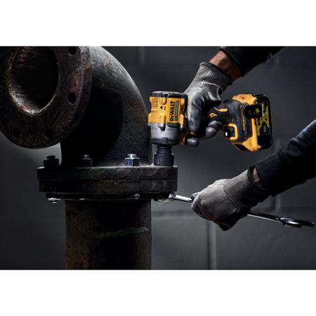 DCF922P2T-GB DeWALT 1/2 in 18V Cordless Impact Wrench, UK Plug
