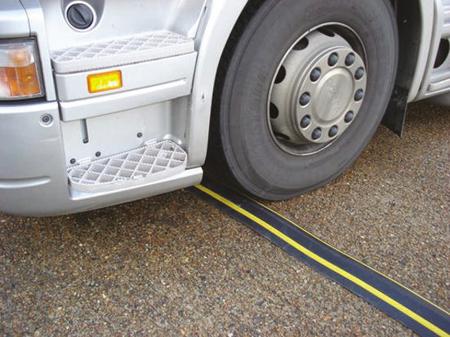 26101325 Vulcascot 1.5m Black/Yellow Cable Cover in Rubber, 56mm Inside dia.