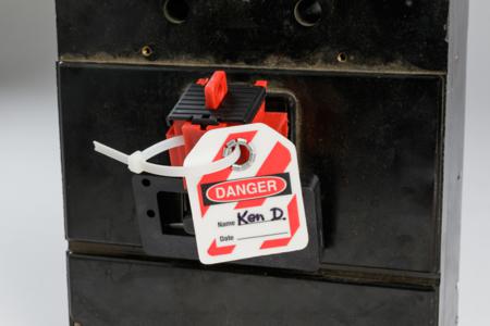 TAGLOCK-OVERSIZED-CIRCT-BRKR-LO-PK6 Brady Red Glass Fibre Reinforced Plastic Breaker lockout, 7.37mm Shackle