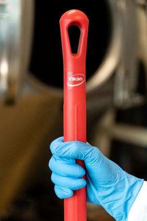 29684 Vikan Red Glass Reinforced, Polypropylene Handle, 1m