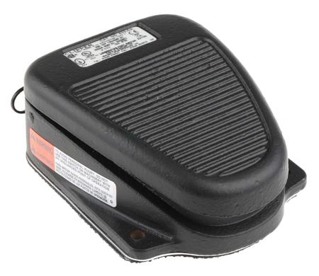 116-732 RS PRO Medium Duty Latching Clipper Foot Switch - Cast Iron Case Material, SP-CO, 20 A @ 125 V ac Contact Current, 250V