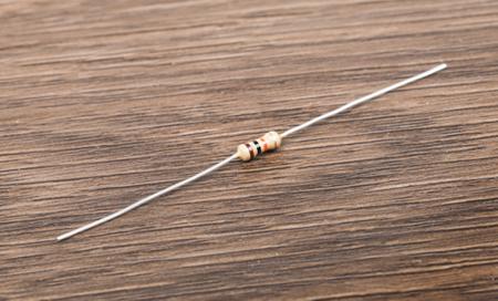 707-7745 RS Pro RS Series Axial Fixed Resistor 10kΩ ±5% 0.25W -500 → +350ppm/°C