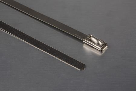 159-5357 RS PRO Cable Tie, Ball Lock, 200mm x 4.6 mm, Metallic 316 Stainless Steel, Pk-100