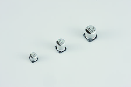 GYC1V680MCQ1GS Nichicon 68μF Conductive Polymer Hybrid Aluminium Electrolytic Capacitor 35V dc, Surface Mount -