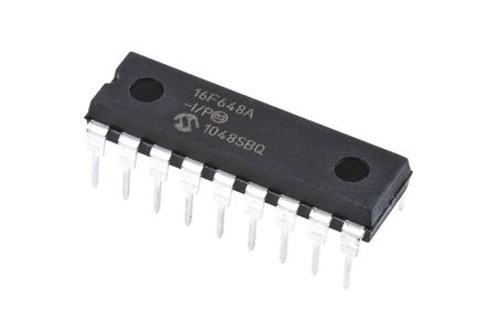 PIC16F648A-I-P Microchip PIC16F648A-I/P, 8bit PIC Microcontroller, 20MHz, 256 B, 4096 x 14 words Flash, 18-Pin PDIP