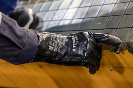 8858-12 Tegera TEGERA Oil Grip Black Nitrile, Recycled Polyester, Spandex Heat & Cold Resistant Gloves, Size 12, Nitrile Foam
