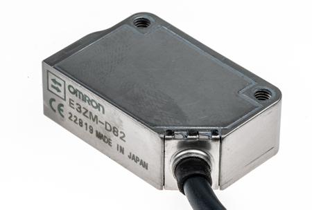 E3ZM-D82-2M Omron Diffuse Photoelectric Sensor 1 m Detection Range PNP IP69K Block Style E3ZM-D82 2M
