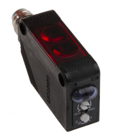 E3Z-R86 Omron Retroreflective Photoelectric Sensor, Rectangular Sensor, 4000 mm Detection Range