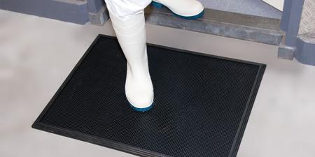 346S2432BL Notrax 346 Anti-Slip, Entrance & Walkway Mat, Bubble, Outdoor Use, Black, 61cm 81cm 19mm
