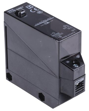 E3JM-R4M4 Omron Retroreflective Photoelectric Sensor, Block Sensor, 4 m Detection Range